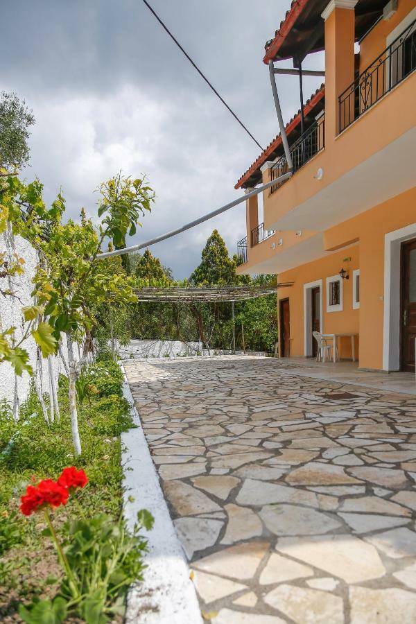 Andreas Apartments Agios Georgios Pagon Exterior foto